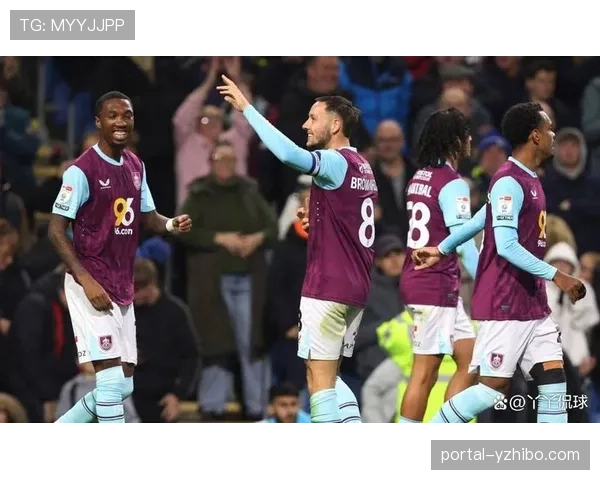 诺丁汉森林主场测试“氛围麦克风”阵列，捕捉特定区域球迷歌声并增强转播混音